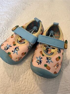 Ground Up Toddler Girl's Bluey Quick-Drying Water Shoes Toggle Lace 5/6 Moccasin